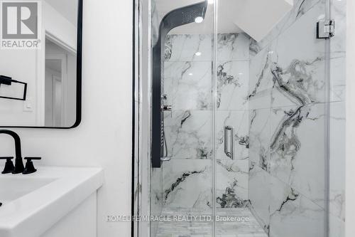 195 Randi Road, Mississauga, ON - Indoor Photo Showing Bathroom