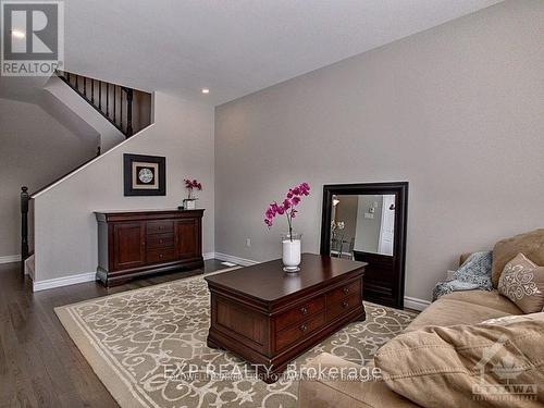 616 Geranium Walk, Ottawa, ON - Indoor Photo Showing Living Room