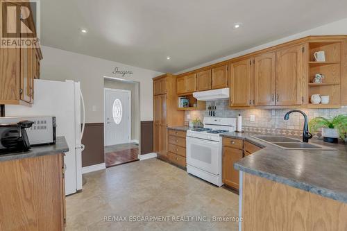 35 Highland Boulevard, Haldimand, ON - Indoor Photo Showing Kitchen With Double Sink