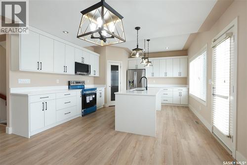 15 Christopher Place, White City, SK - Indoor Photo Showing Kitchen With Upgraded Kitchen