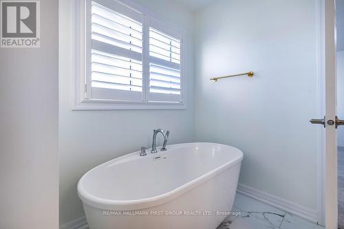 183 Flood Avenue, Clarington (Newcastle), ON - Indoor Photo Showing Bathroom