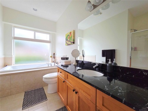 2040 Sussex Dr, Courtenay, BC 