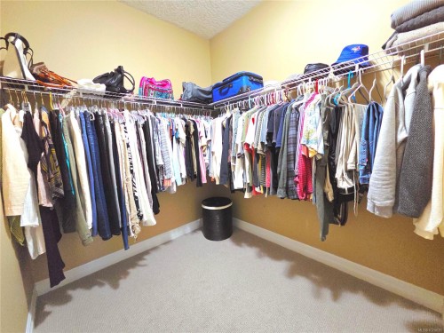 2040 Sussex Dr, Courtenay, BC 