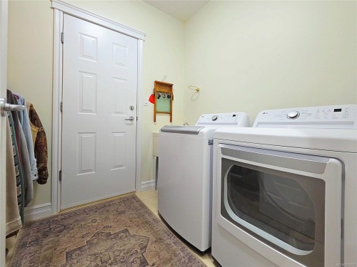 2040 Sussex Dr, Courtenay, BC 