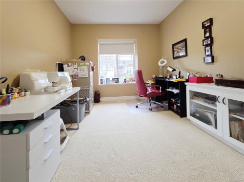 2040 Sussex Dr, Courtenay, BC 