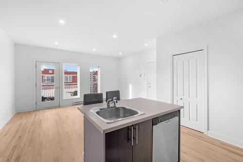 Cuisine - 302-7355 Av. Léonard-De Vinci, Montréal (Villeray/Saint-Michel/Parc-Extension), QC - Indoor Photo Showing Kitchen