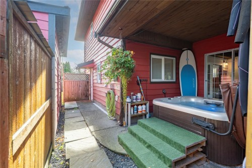 1592 Dalmatian Dr, Parksville, BC 