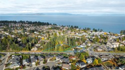 549 & 563 Island Hwy WEST Parksville, BC V9P 1C7