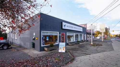 3890 Carey Rd, Saanich, BC 