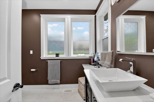 5150 Maebelle Rd, Port Alberni, BC 