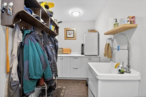 5150 Maebelle Rd, Port Alberni, BC 