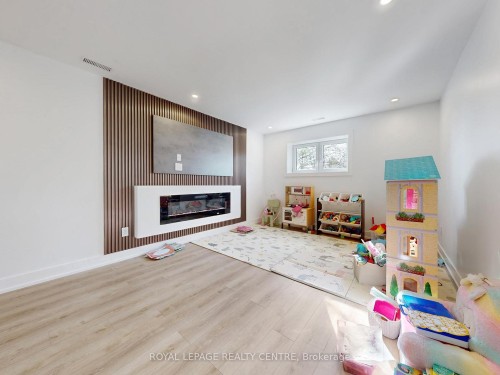 521 Old York Road, Burlington, ON - Indoor With Fireplace