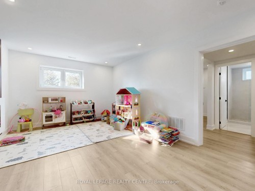 521 Old York Road, Burlington, ON - Indoor