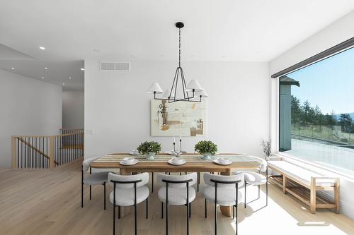 1327 Vineyard Drive, West Kelowna, BC - Indoor Photo Showing Dining Room