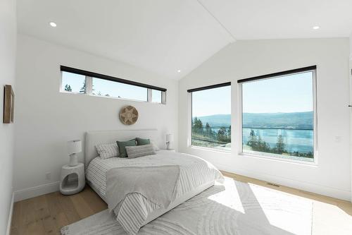 1327 Vineyard Drive, West Kelowna, BC - Indoor Photo Showing Bedroom