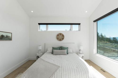 1327 Vineyard Drive, West Kelowna, BC - Indoor Photo Showing Bedroom