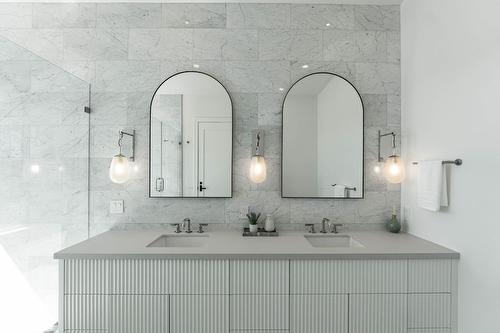 1327 Vineyard Drive, West Kelowna, BC - Indoor Photo Showing Bathroom