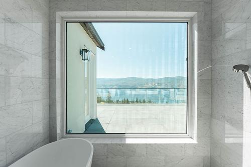 1327 Vineyard Drive, West Kelowna, BC - Indoor Photo Showing Bathroom