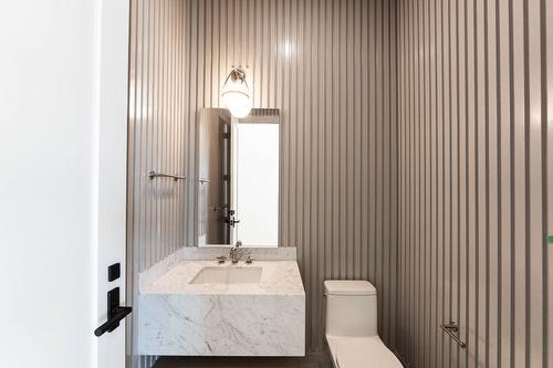 1327 Vineyard Drive, West Kelowna, BC - Indoor Photo Showing Bathroom