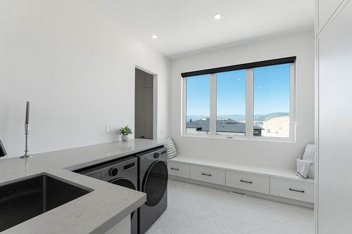 1327 Vineyard Drive, West Kelowna, BC - Indoor