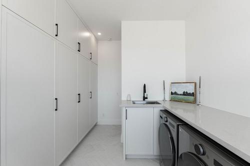 1327 Vineyard Drive, West Kelowna, BC - Indoor Photo Showing Laundry Room
