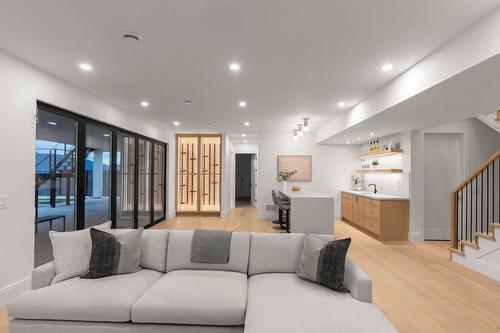 1327 Vineyard Drive, West Kelowna, BC - Indoor Photo Showing Living Room
