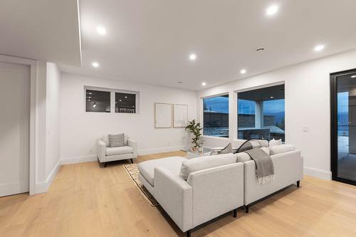1327 Vineyard Drive, West Kelowna, BC - Indoor