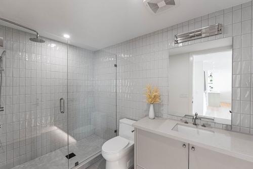 1327 Vineyard Drive, West Kelowna, BC - Indoor Photo Showing Bathroom