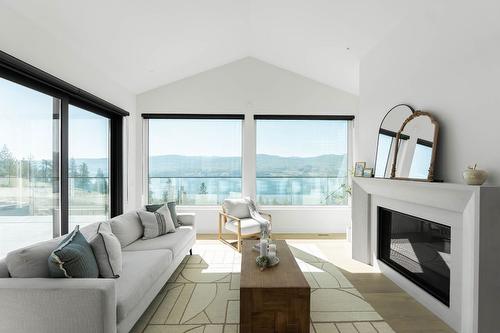 1327 Vineyard Drive, West Kelowna, BC - Indoor Photo Showing Living Room With Fireplace