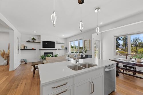3074 Riesling Way, West Kelowna, BC - Indoor Photo Showing Kitchen With Double Sink