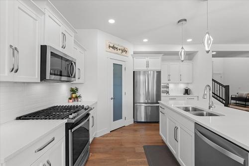 3074 Riesling Way, West Kelowna, BC - Indoor Photo Showing Kitchen With Stainless Steel Kitchen With Double Sink With Upgraded Kitchen