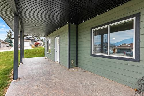 304 3Rd Avenue, Creston, BC - Outdoor With Deck Patio Veranda With Exterior