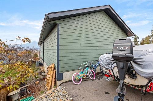 304 3Rd Avenue, Creston, BC - Outdoor With Exterior