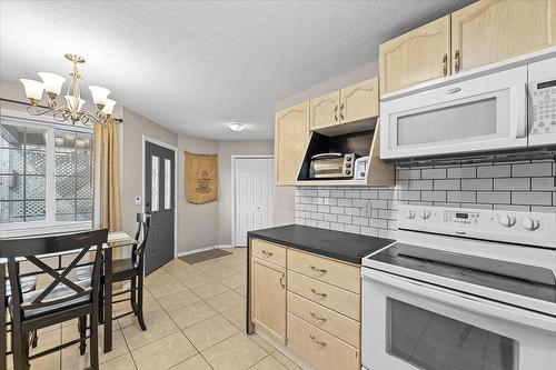 109-4-7841 Highway 97 N, Kelowna, BC - Indoor Photo Showing Kitchen