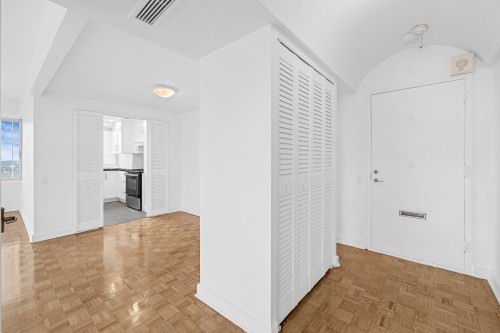 Mud Room - 1606-3470 Rue Stanley, Montréal (Ville-Marie), QC - Indoor Photo Showing Other Room