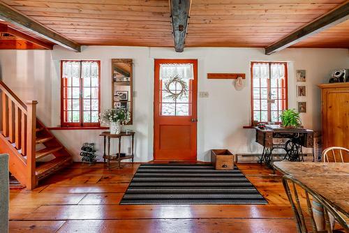 Hall d'entrée/Vestibule - 2046 Ch. Des Chalets, Mont-Blanc, QC - Indoor Photo Showing Other Room