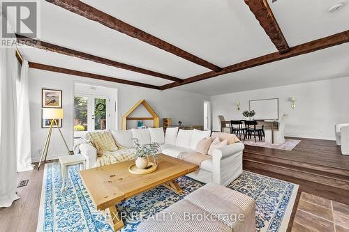 200 Harris Road, Middlesex Centre (Delaware Town), ON - Indoor Photo Showing Living Room