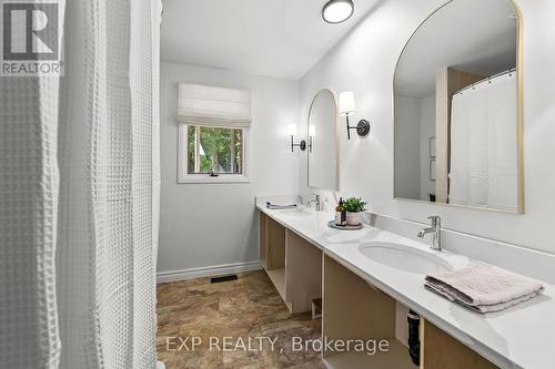 200 Harris Road, Middlesex Centre (Delaware Town), ON - Indoor Photo Showing Bathroom