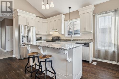 71 Locheed Drive, Hamilton, ON - Indoor Photo Showing Kitchen With Upgraded Kitchen