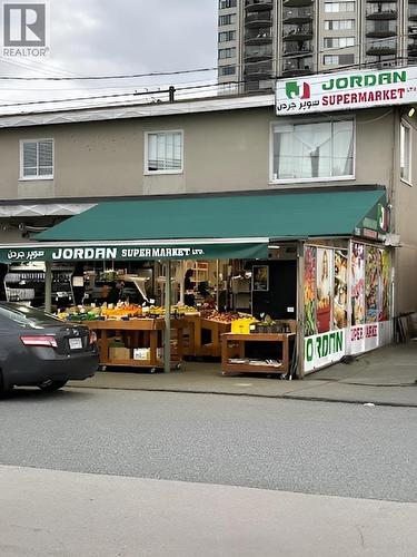 1589 Garden Avenue, North Vancouver, BC 