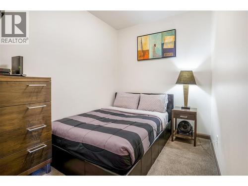 654 Cook Road Unit# 629, Kelowna, BC - Indoor Photo Showing Bedroom