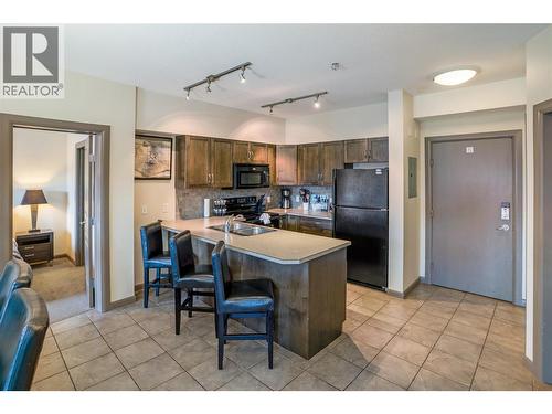 654 Cook Road Unit# 629, Kelowna, BC - Indoor Photo Showing Kitchen With Double Sink