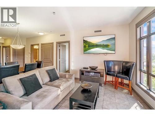 654 Cook Road Unit# 629, Kelowna, BC - Indoor Photo Showing Living Room