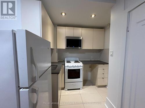 108 - 160 Huron Street, Toronto, ON - Indoor Photo Showing Kitchen