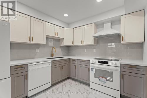 43 - 2120 Rathburn Road E, Mississauga, ON - Indoor Photo Showing Kitchen