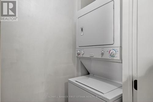 Washer/Dryer - C - 137 Oldfield Drive, Ottawa, ON - Indoor Photo Showing Laundry Room