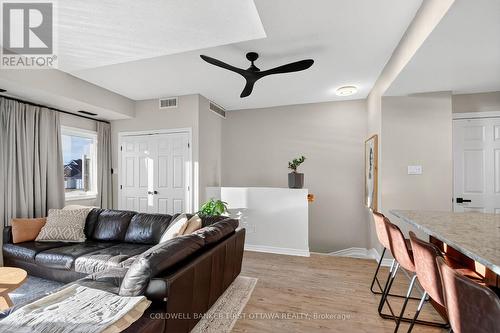 C - 137 Oldfield Drive, Ottawa, ON - Indoor Photo Showing Living Room