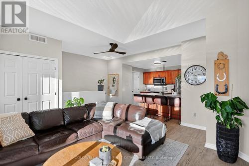 C - 137 Oldfield Drive, Ottawa, ON - Indoor Photo Showing Living Room