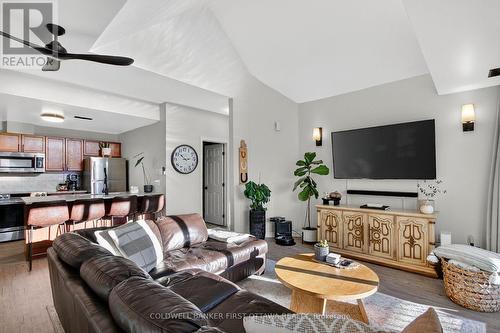 C - 137 Oldfield Drive, Ottawa, ON - Indoor Photo Showing Living Room