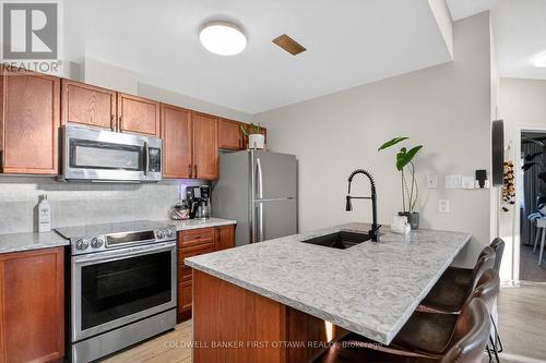 Quartz countertops w stainless appliances - C - 137 Oldfield Drive, Ottawa, ON - Indoor Photo Showing Kitchen